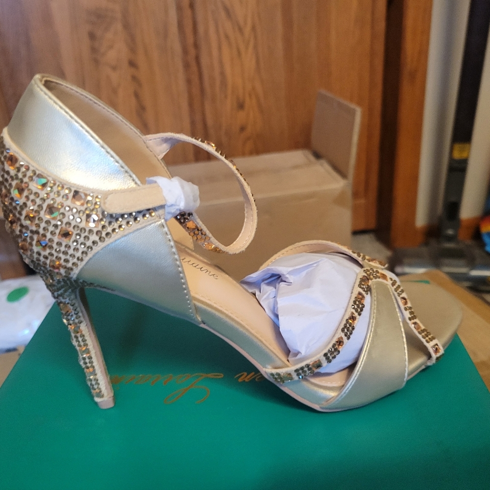 Lauren Lorraine NEW Daisey Gold Embellished Heels sz 9